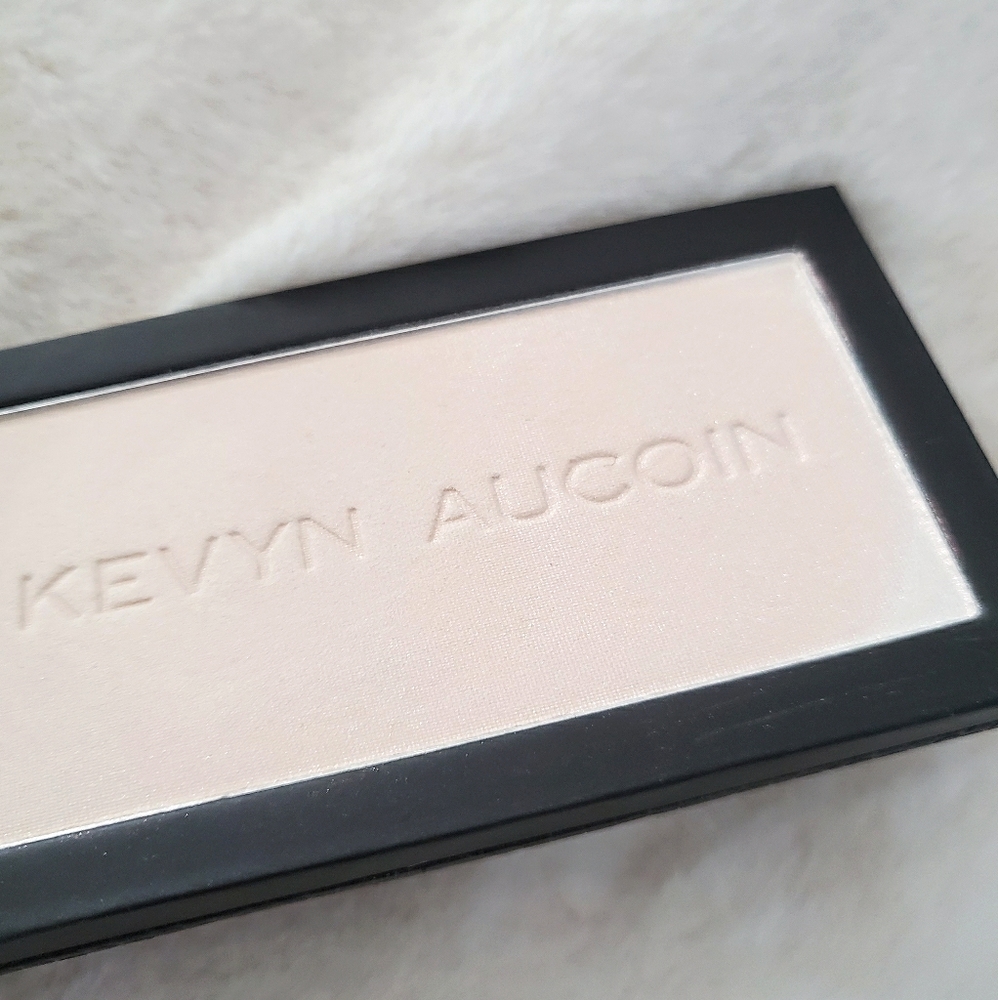 Kevyn Aucoin Bronzer In Matte to glow
